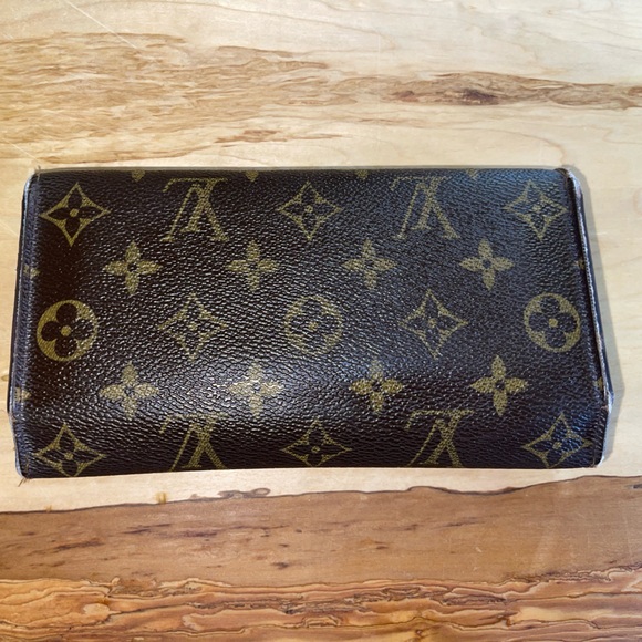 LOUIS VUITTON MONOGRAM INTERNATIONAL LONG WALLET - Picture 14 of 14